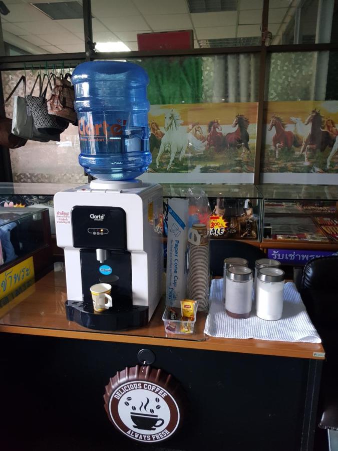 โรงแรมวินบางนา Win Bangna Hotel Бангкок Экстерьер фото