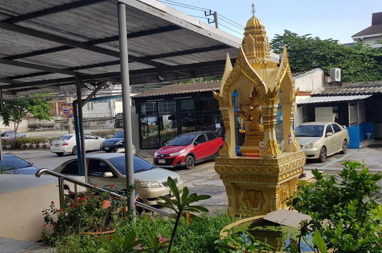 โรงแรมวินบางนา Win Bangna Hotel Бангкок Экстерьер фото