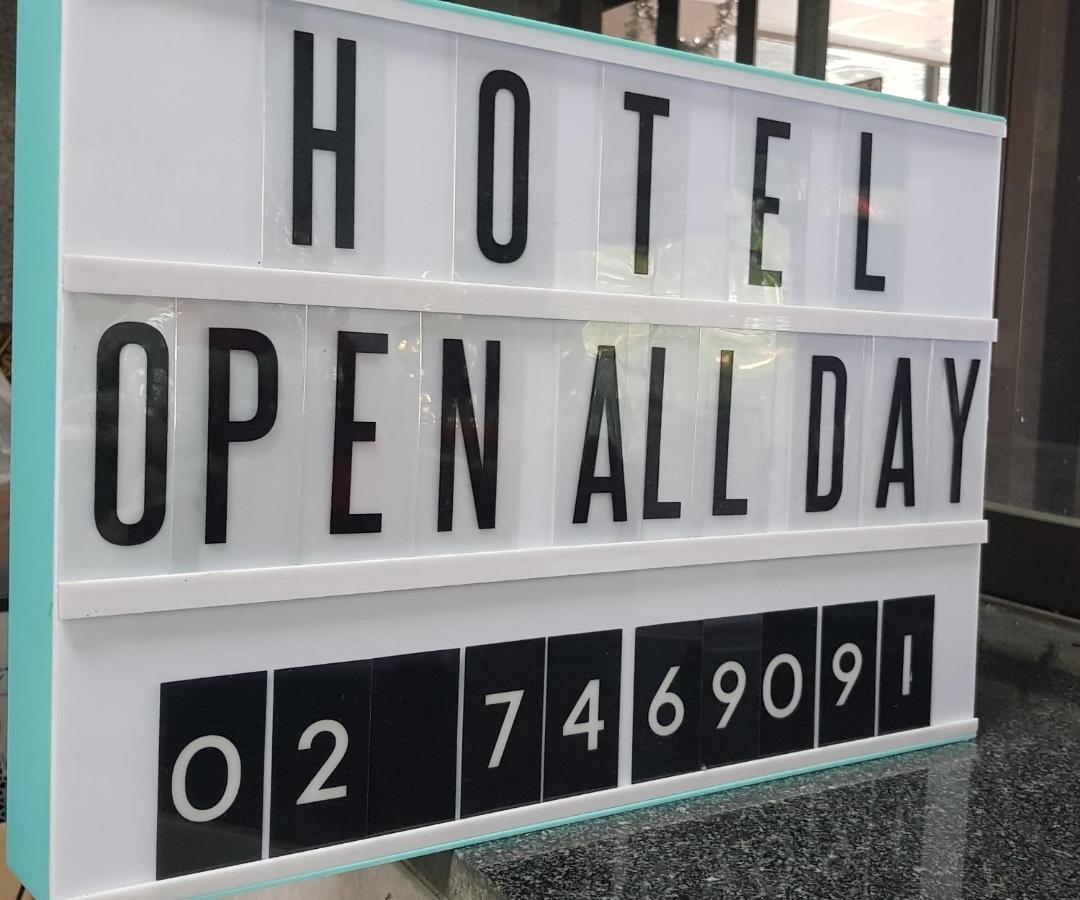 โรงแรมวินบางนา Win Bangna Hotel Бангкок Экстерьер фото