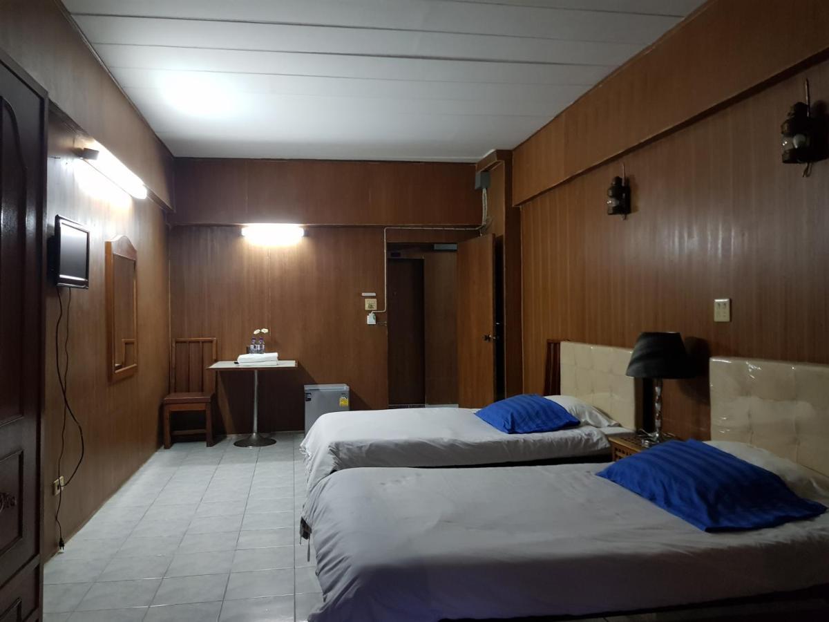 โรงแรมวินบางนา Win Bangna Hotel Бангкок Экстерьер фото