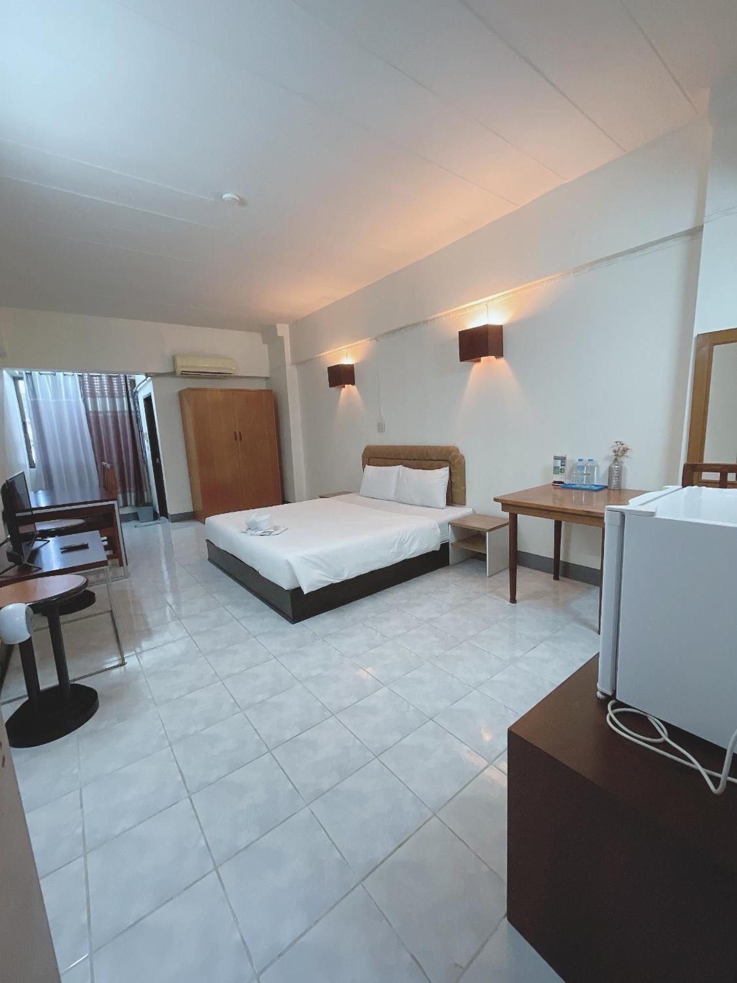 โรงแรมวินบางนา Win Bangna Hotel Бангкок Экстерьер фото