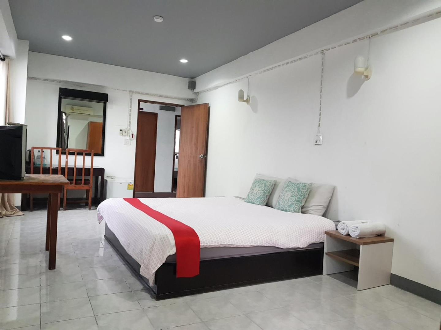 โรงแรมวินบางนา Win Bangna Hotel Бангкок Номер фото